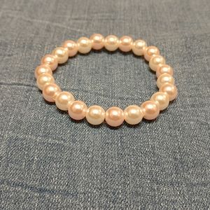 light pink and white bracelet🌸🌼